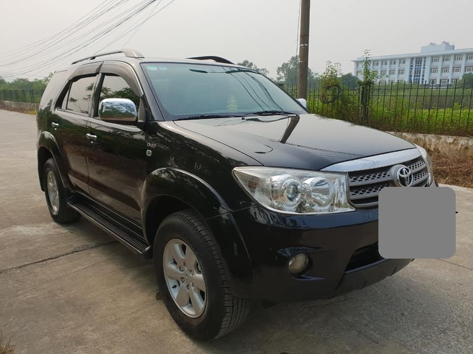Bán Toyota Fortuner 2010 số sàn dầu xám bút chì rất đẹp