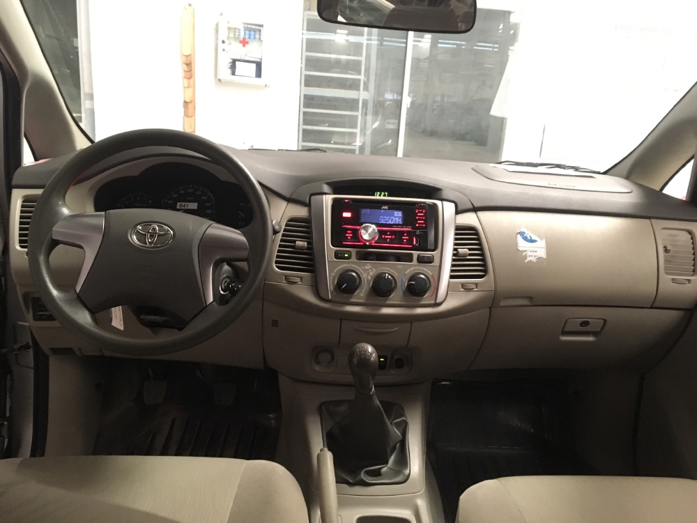 Innova 2.0E sx 2015 màu bạc, xe đẹp cam kết chất lượng, hỗ trợ NH với thủ tục nhanh chóng, đơn giản