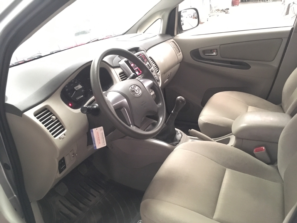 Innova 2.0E sx 2015 màu bạc, xe đẹp cam kết chất lượng, hỗ trợ NH với thủ tục nhanh chóng, đơn giản