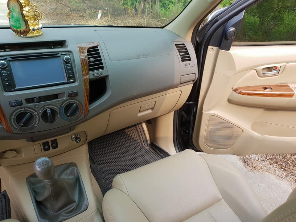 Bán Toyota Fortuner 2010 số sàn dầu xám bút chì rất đẹp