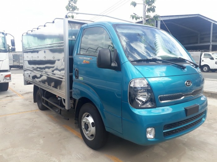 Cần bán xe tải KIA K250 thùng mui bạt tải trọng 2,49 tấn, hỗ trợ trả góp 75% giá trị xe. thủ tục đơn giản nhanh chóng.