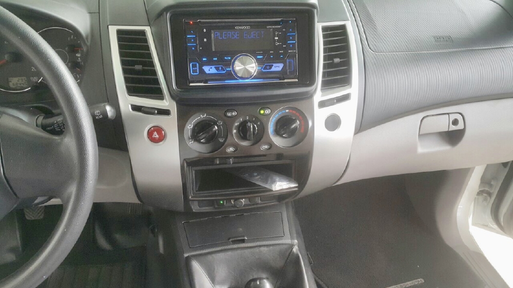 Hãng bán Pajero Sport 2.5MT 1 cầu máy dầu 2016
