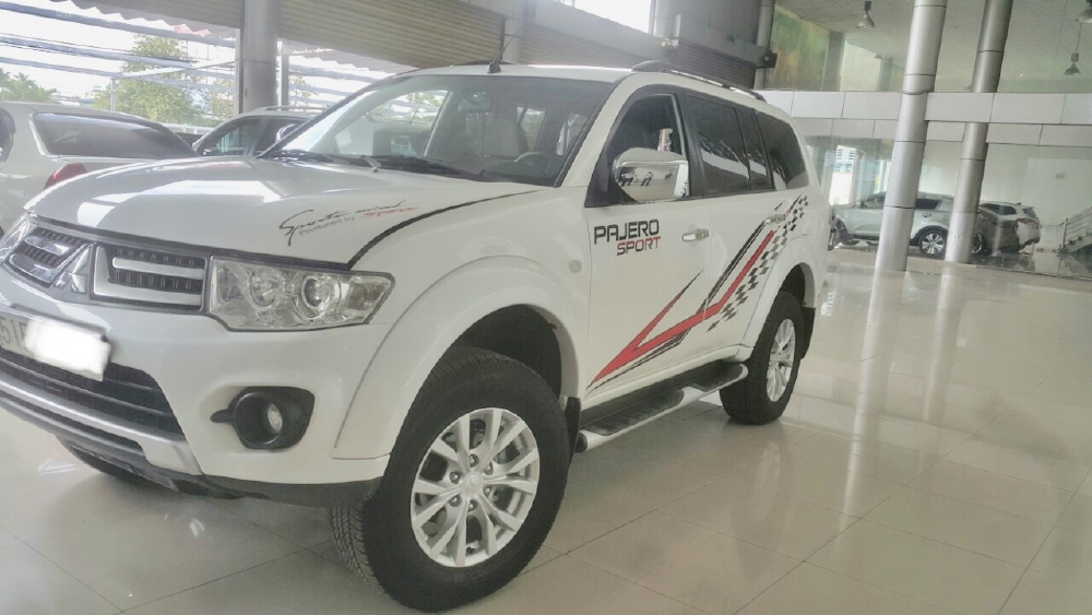 Hãng bán Pajero Sport 2.5MT 1 cầu máy dầu 2016
