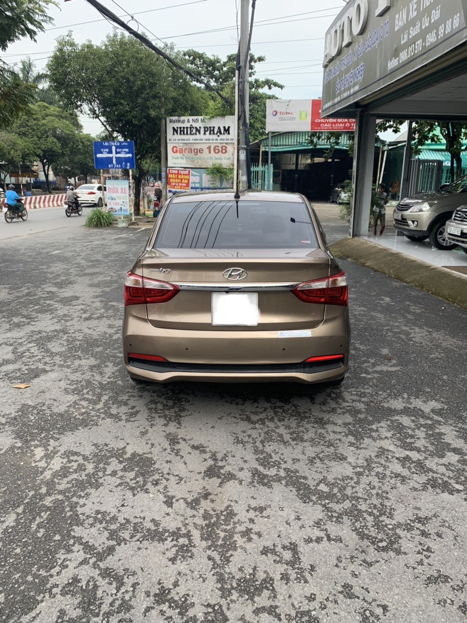 Hãng bán i10 1.2MT sedan bản đủ 2018, màu nâu, đúng chất, giá TL, hổ trợ góp