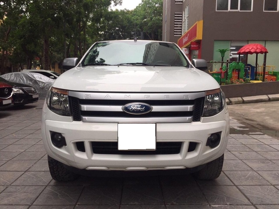 Cần bán xe Ranger XLS 2016, số sàn, máy dầu, màu trắng