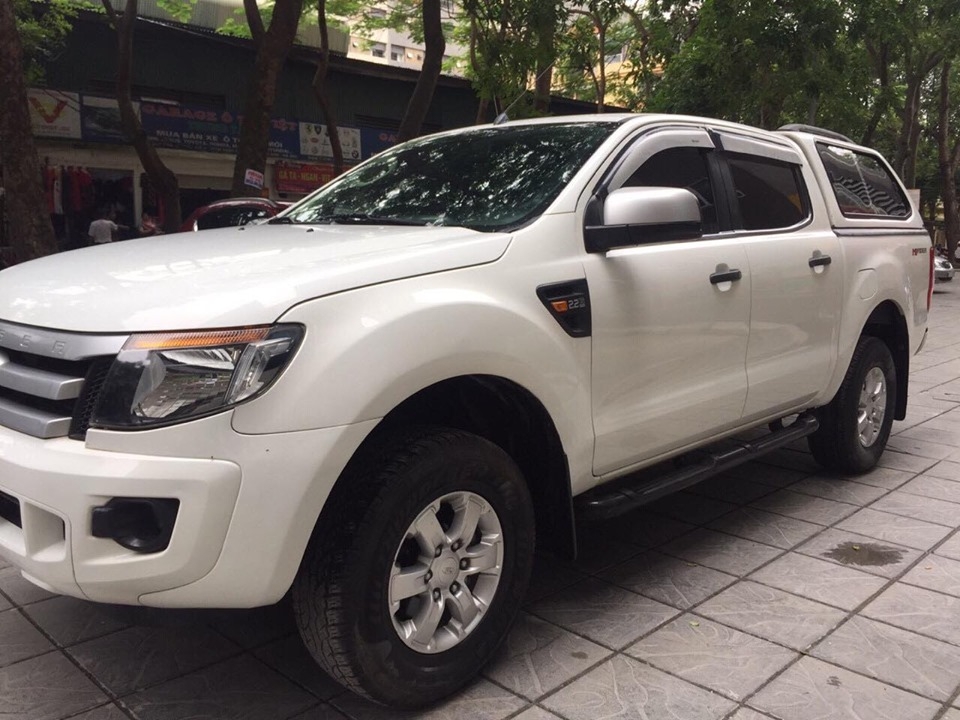 Cần bán xe Ranger XLS 2016, số sàn, máy dầu, màu trắng