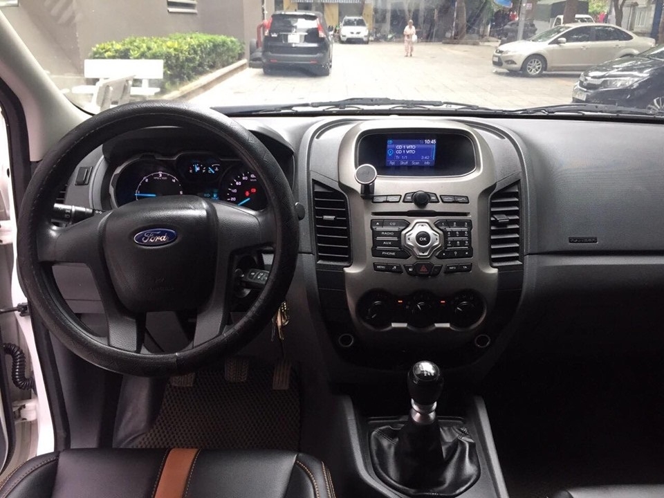 Cần bán xe Ranger XLS 2016, số sàn, máy dầu, màu trắng