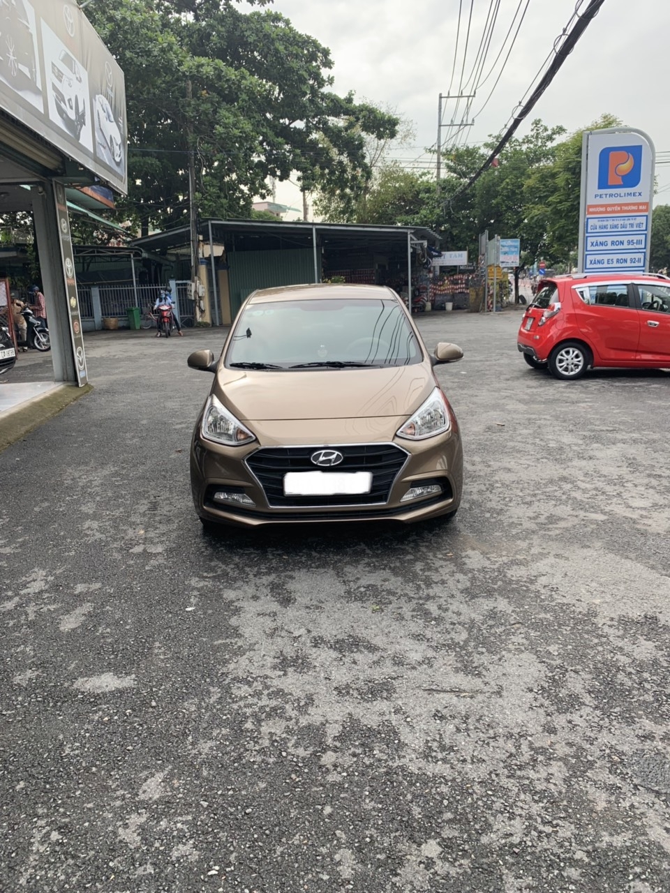 Hãng bán i10 1.2MT sedan bản đủ 2018, màu nâu, đúng chất, giá TL, hổ trợ góp