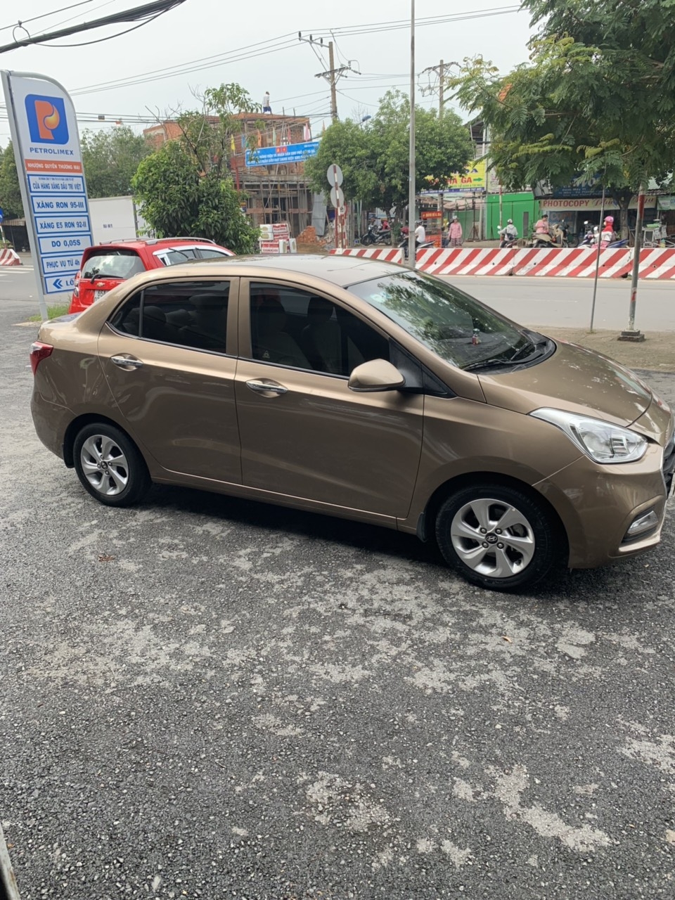 Hãng bán i10 1.2MT sedan bản đủ 2018, màu nâu, đúng chất, giá TL, hổ trợ góp