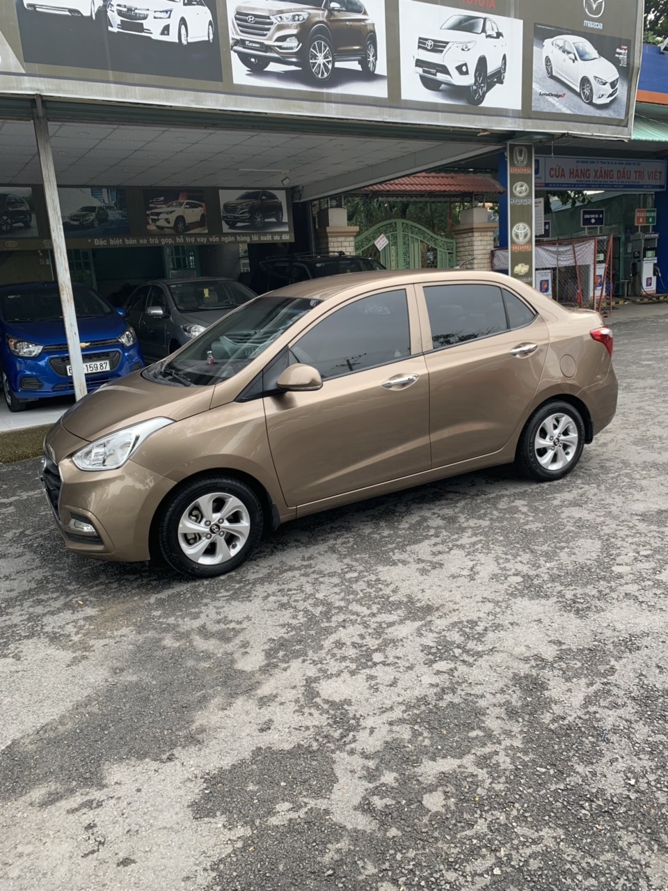 Hãng bán i10 1.2MT sedan bản đủ 2018, màu nâu, đúng chất, giá TL, hổ trợ góp