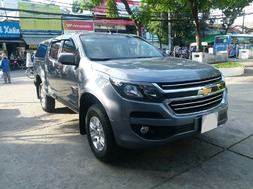 Nhà cần bán xe Chevrolet Colorado LT 2018 máy dầu số sàn 2 cầu điện