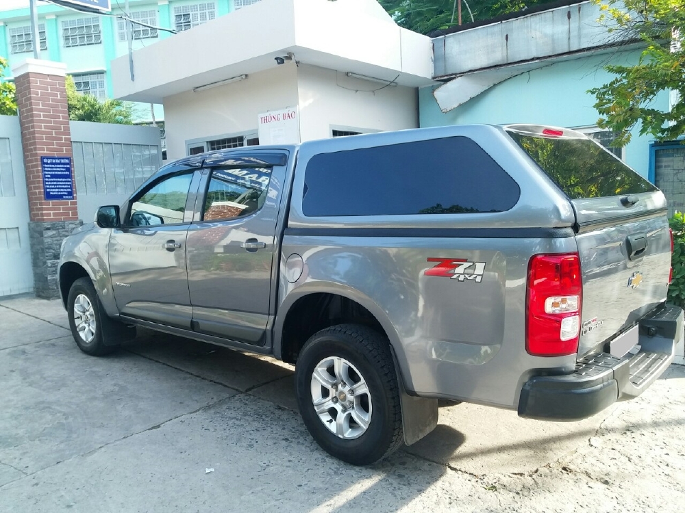 Nhà cần bán xe Chevrolet Colorado LT 2018 máy dầu số sàn 2 cầu điện