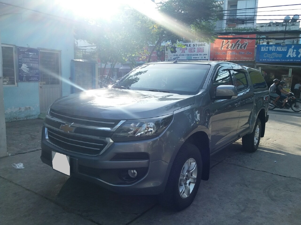 Nhà cần bán xe Chevrolet Colorado LT 2018 máy dầu số sàn 2 cầu điện