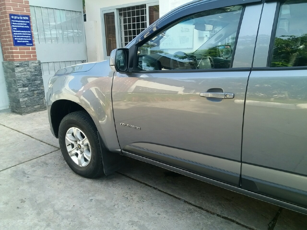 Nhà cần bán xe Chevrolet Colorado LT 2018 máy dầu số sàn 2 cầu điện