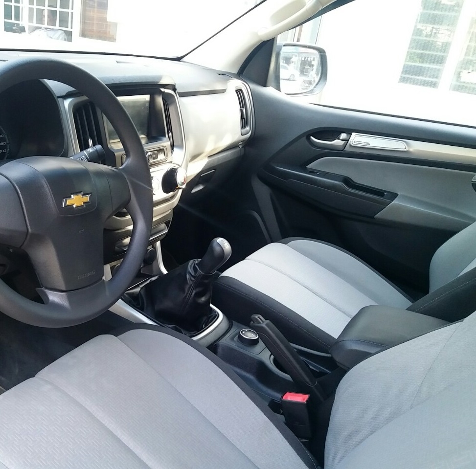 Nhà cần bán xe Chevrolet Colorado LT 2018 máy dầu số sàn 2 cầu điện