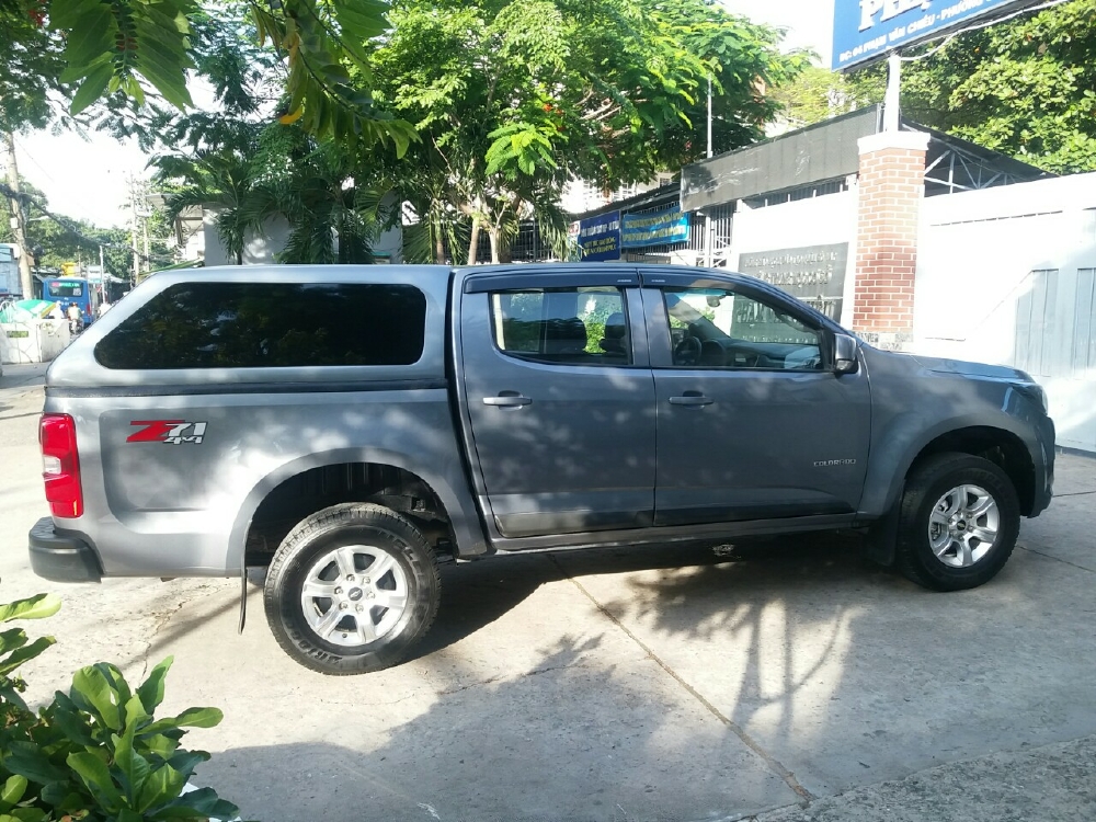 Nhà cần bán xe Chevrolet Colorado LT 2018 máy dầu số sàn 2 cầu điện