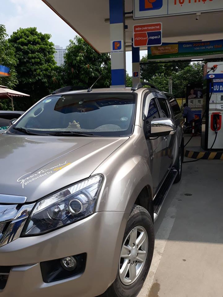 Bán xe Isuzu Dmax 2014 số sàn, máy dầu, xe màu vàng cát