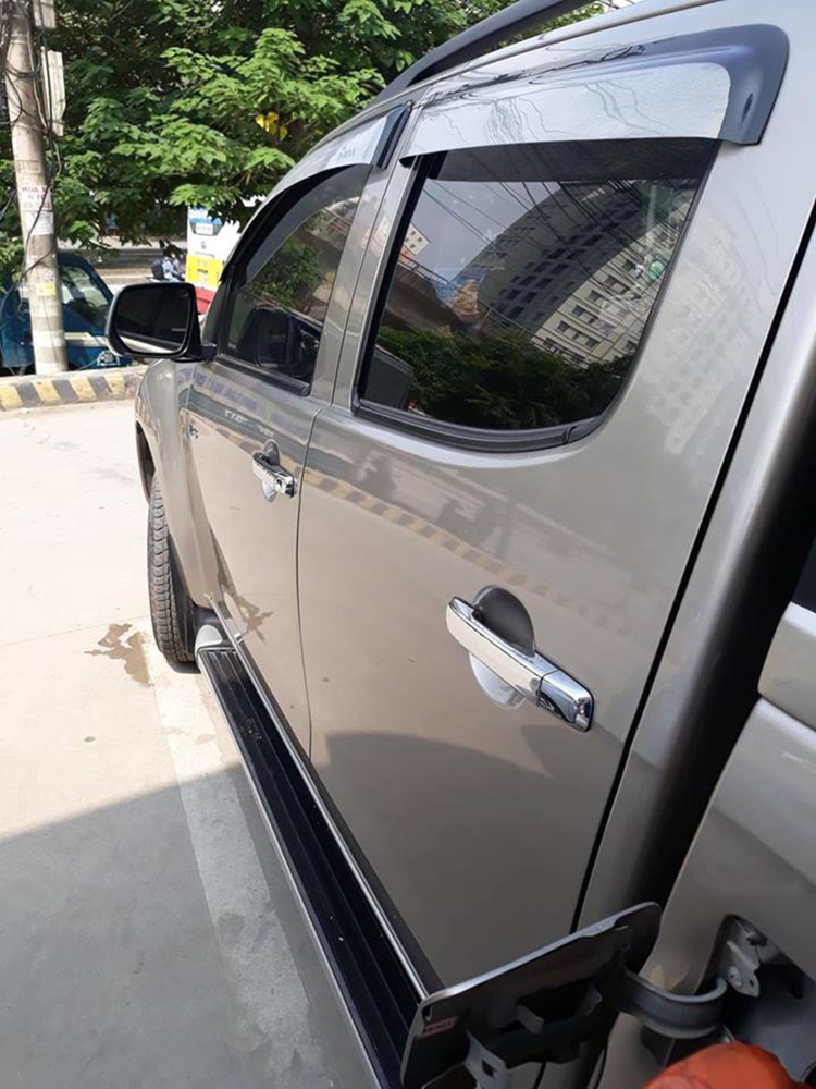 Bán xe Isuzu Dmax 2014 số sàn, máy dầu, xe màu vàng cát