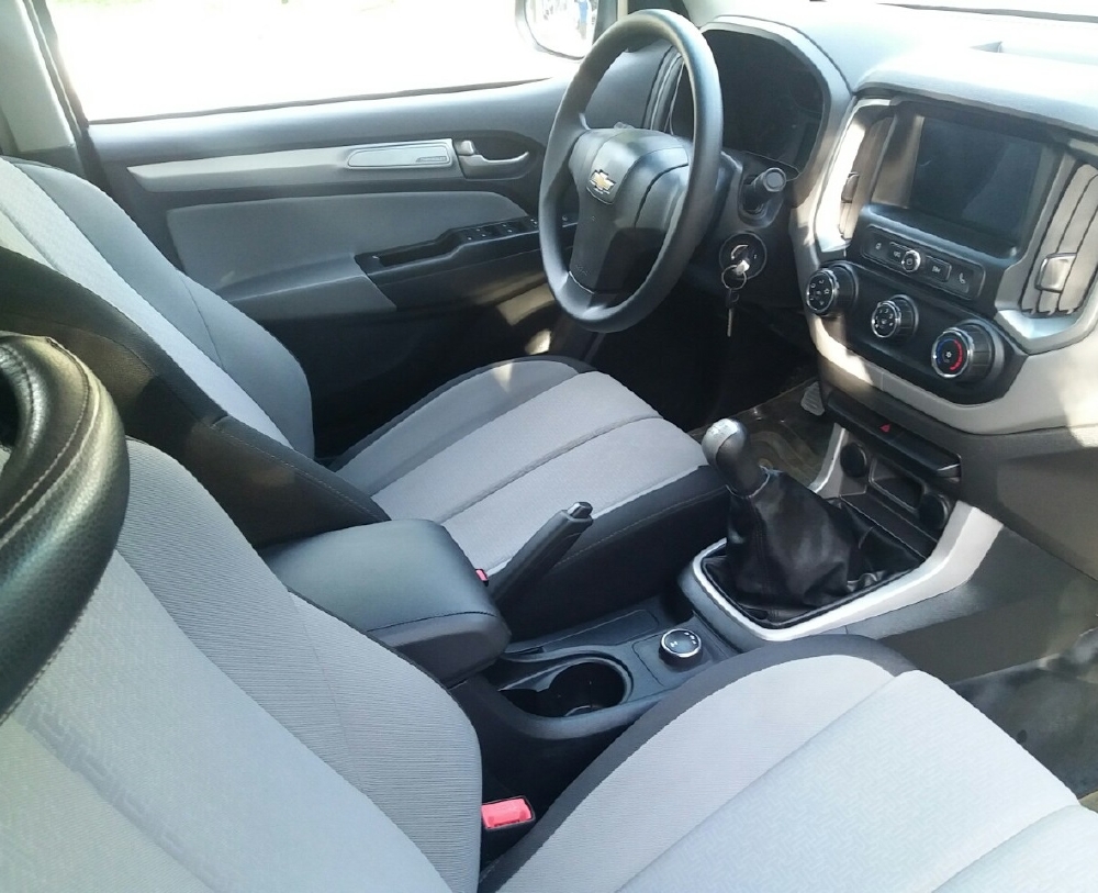 Nhà cần bán xe Chevrolet Colorado LT 2018 máy dầu số sàn 2 cầu điện