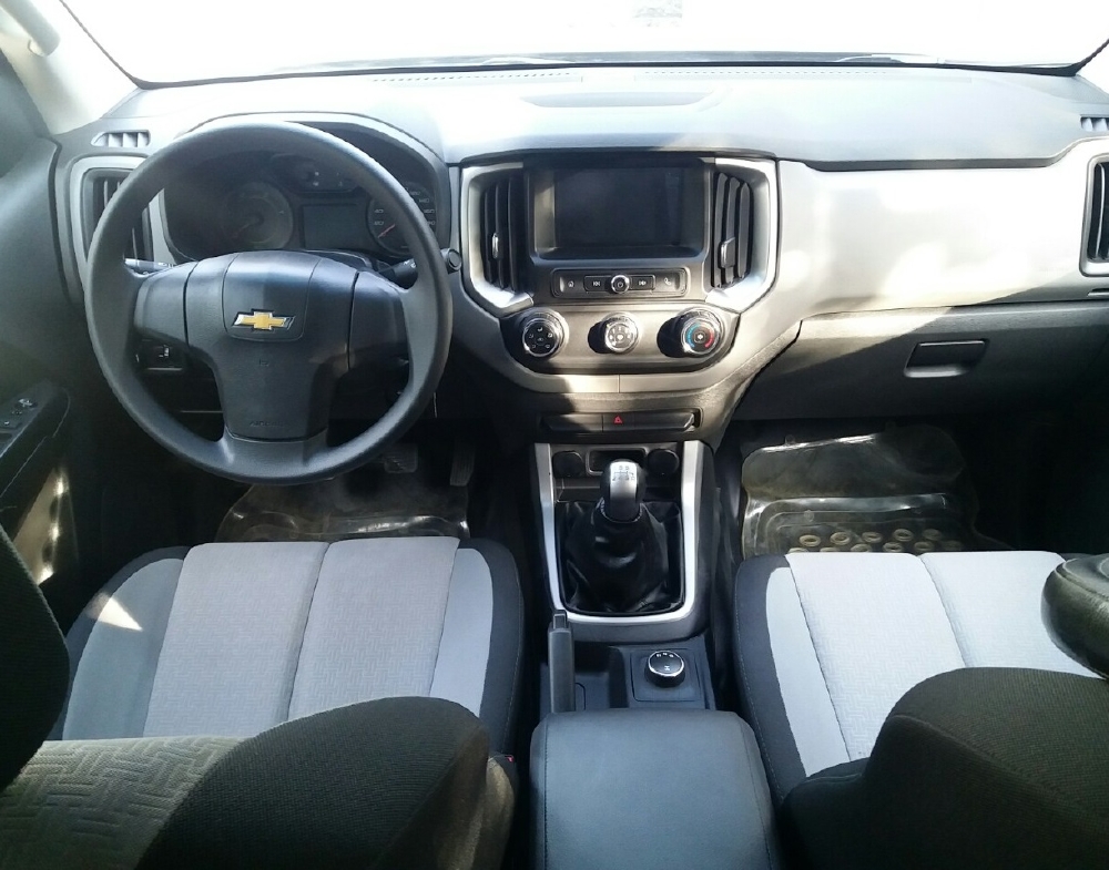Nhà cần bán xe Chevrolet Colorado LT 2018 máy dầu số sàn 2 cầu điện