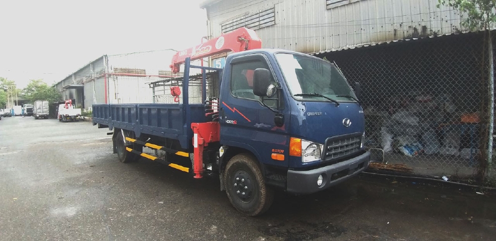 Xe tải Hyundai 120SL 7 tấn gắn cẩu Unic 3 tấn 4 khúc, Góp 80%