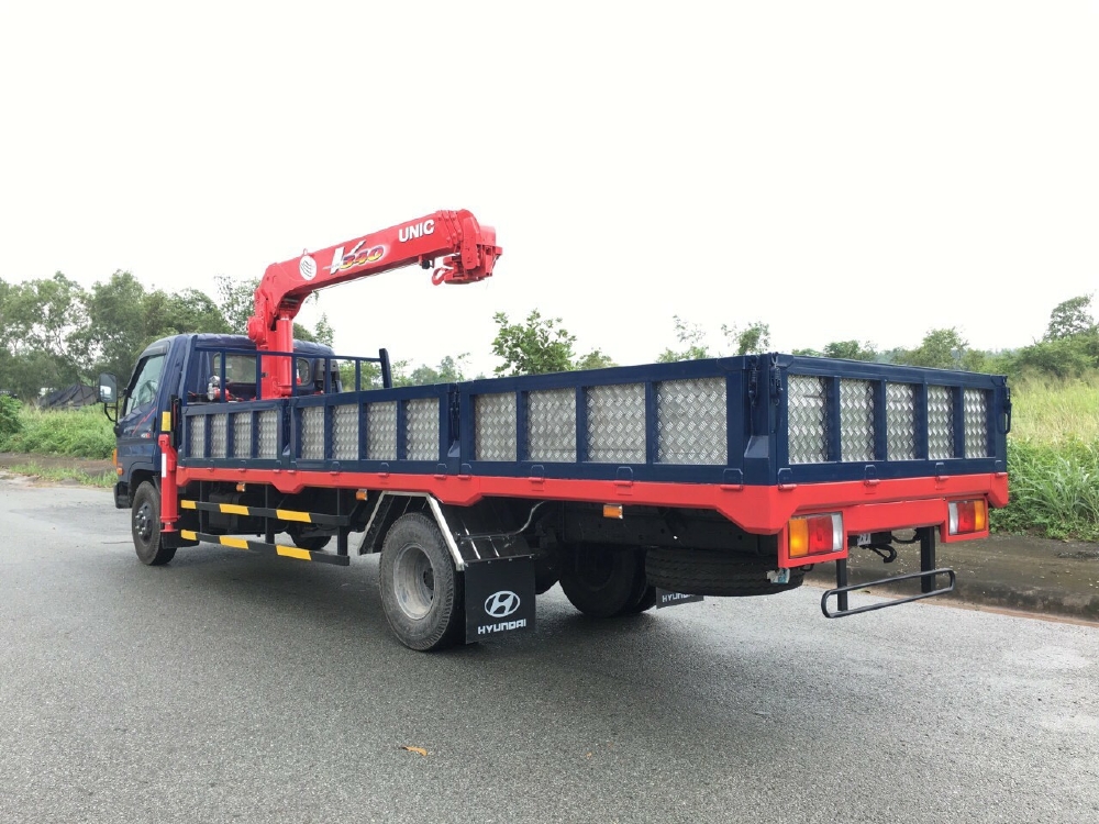 Xe tải Hyundai 120SL 7 tấn gắn cẩu Unic 3 tấn 4 khúc, Góp 80%
