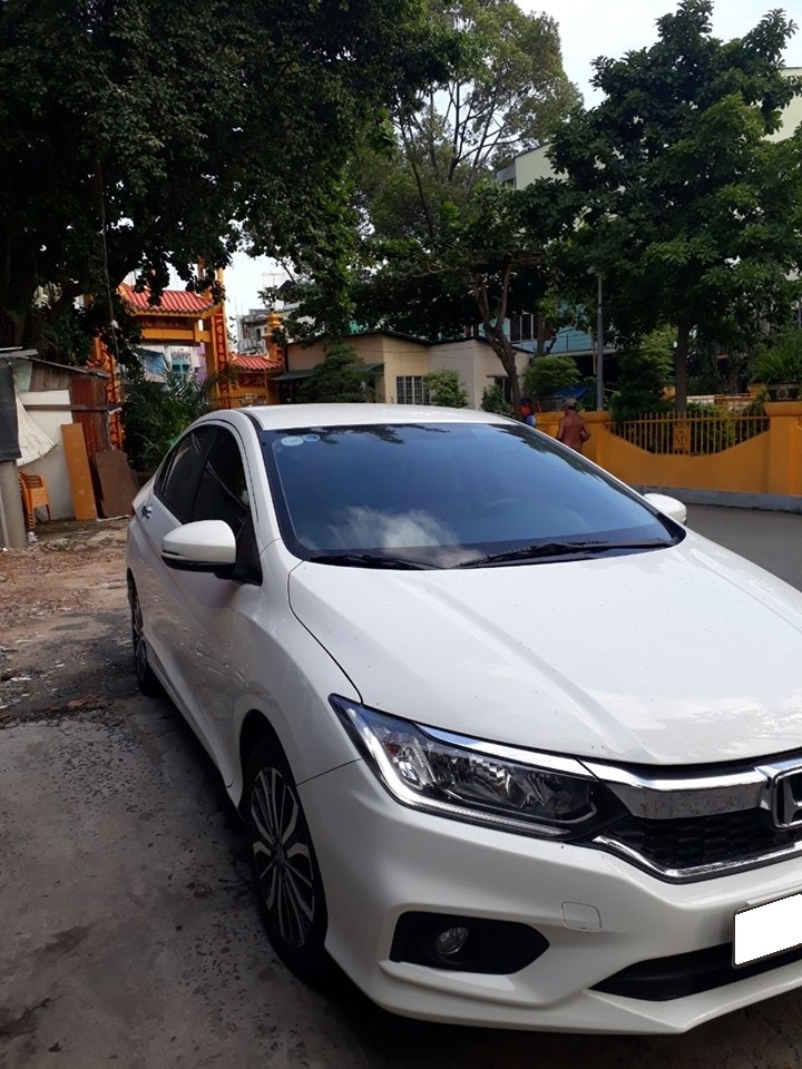 Cần bán gấp City 2017 đăng ký 2018 số tự động, màu trắng