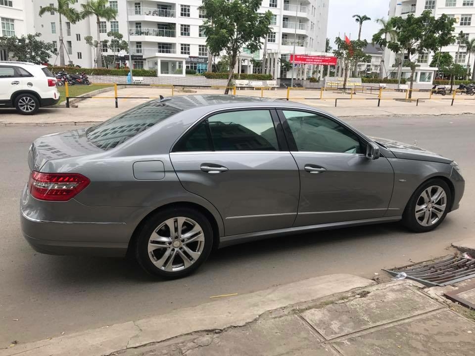 Gia đình cần bán E250, sản xuất 2010, số tự động, máy xăng, màu xám