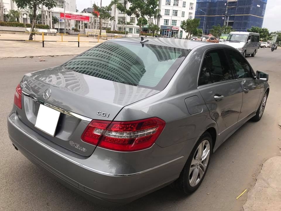 Gia đình cần bán E250, sản xuất 2010, số tự động, máy xăng, màu xám
