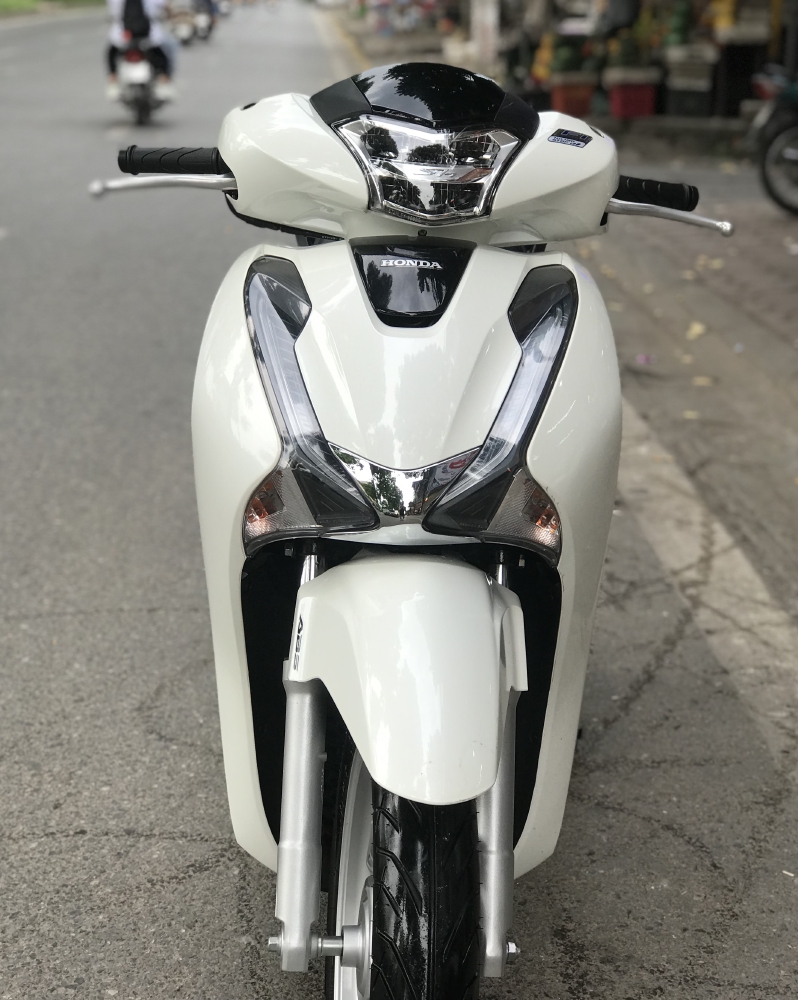 Bán SH Việt 150 ABS cuối 2018 màu Trắng chạy 1000km , dán kín nilon cả xe