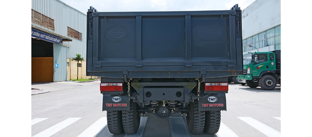 xe ben sinotruck 9 tấn 5 giảm giá trong tháng 8
