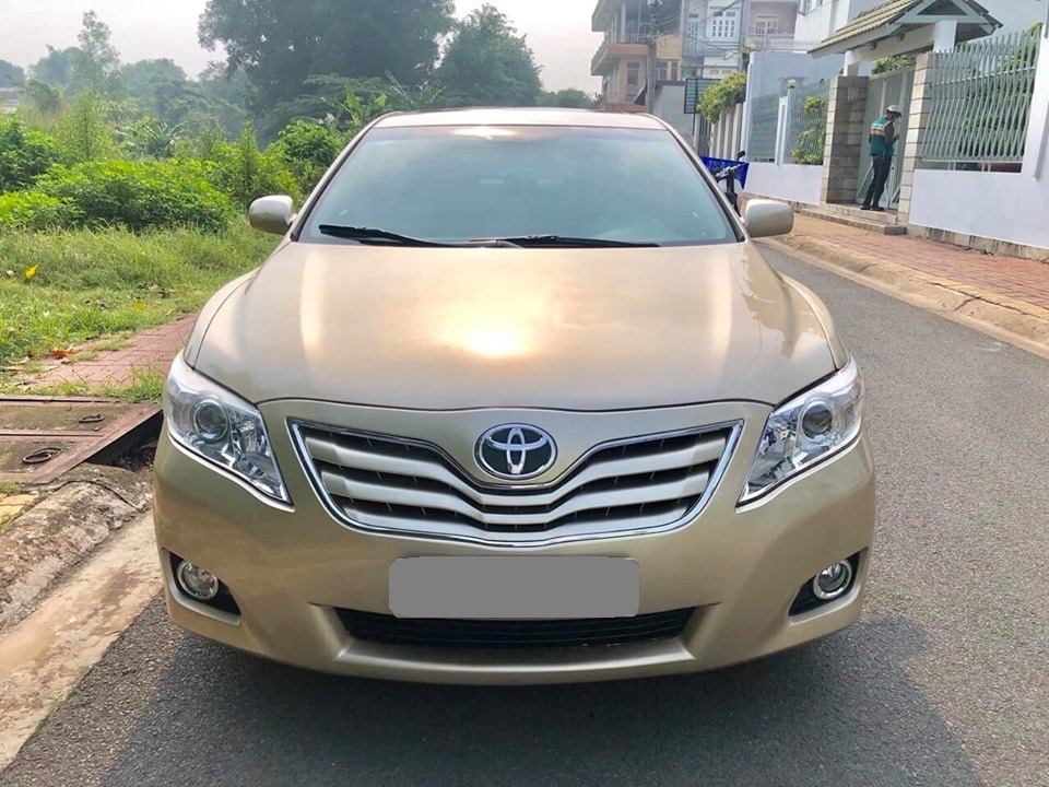 Bán Toyota Camry LE 2010 màu vàng xe zin nguyên như mới.