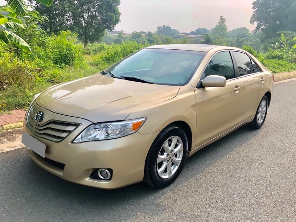 Bán Toyota Camry LE 2010 màu vàng xe zin nguyên như mới.