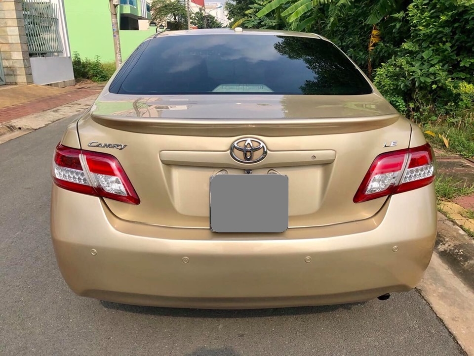 Bán Toyota Camry LE 2010 màu vàng xe zin nguyên như mới.