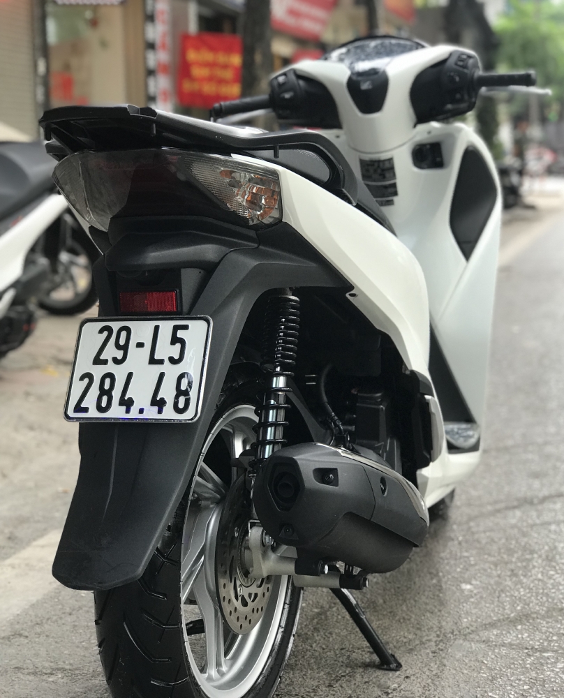Bán SH Việt 150 ABS cuối 2018 màu Trắng chạy 1000km , dán kín nilon cả xe