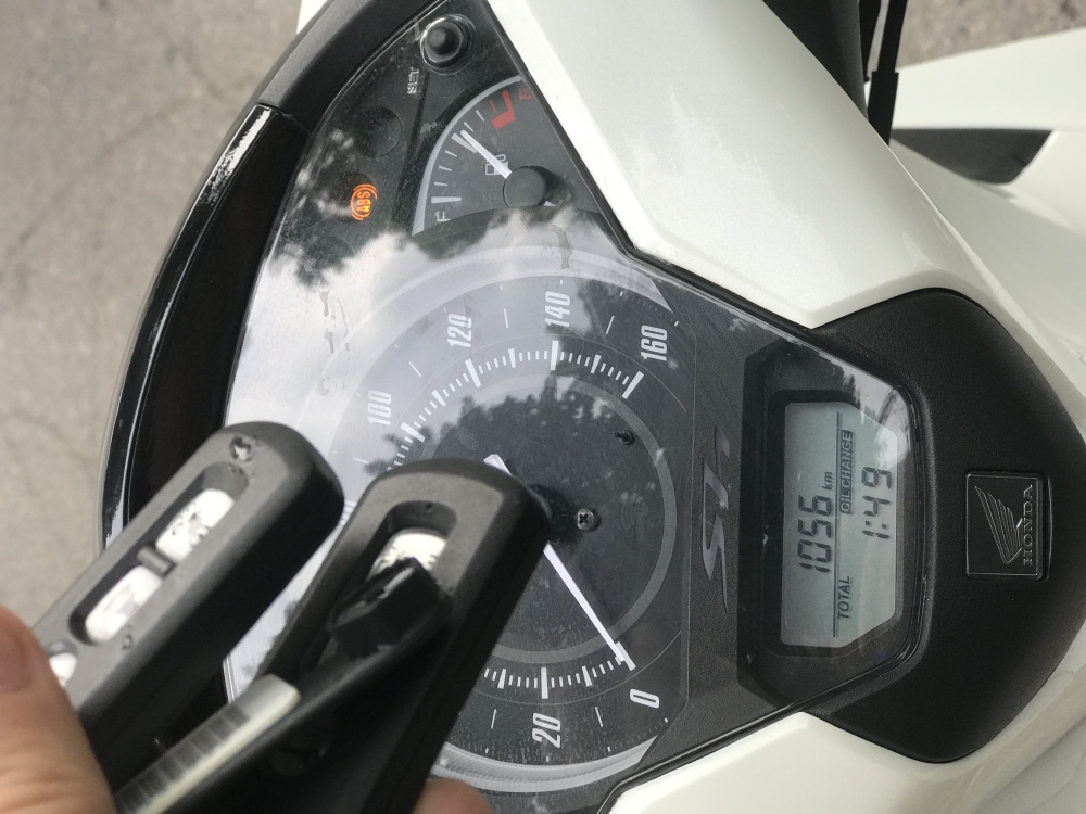Bán SH Việt 150 ABS cuối 2018 màu Trắng chạy 1000km , dán kín nilon cả xe