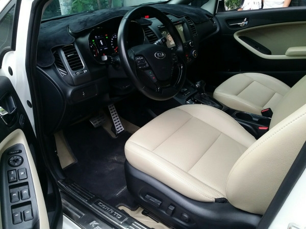Mình cần bán Kia Cerato 2017 tự động màu trắng xe tuyệt đẹp