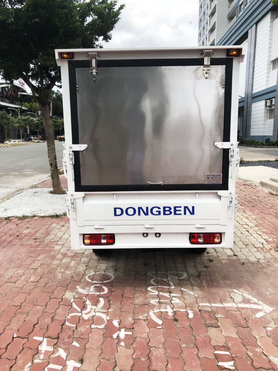 Xe tải nhẹ Dongben 770kg thùng cánh dơi hỗ trợ vay ngân hàng tối đa