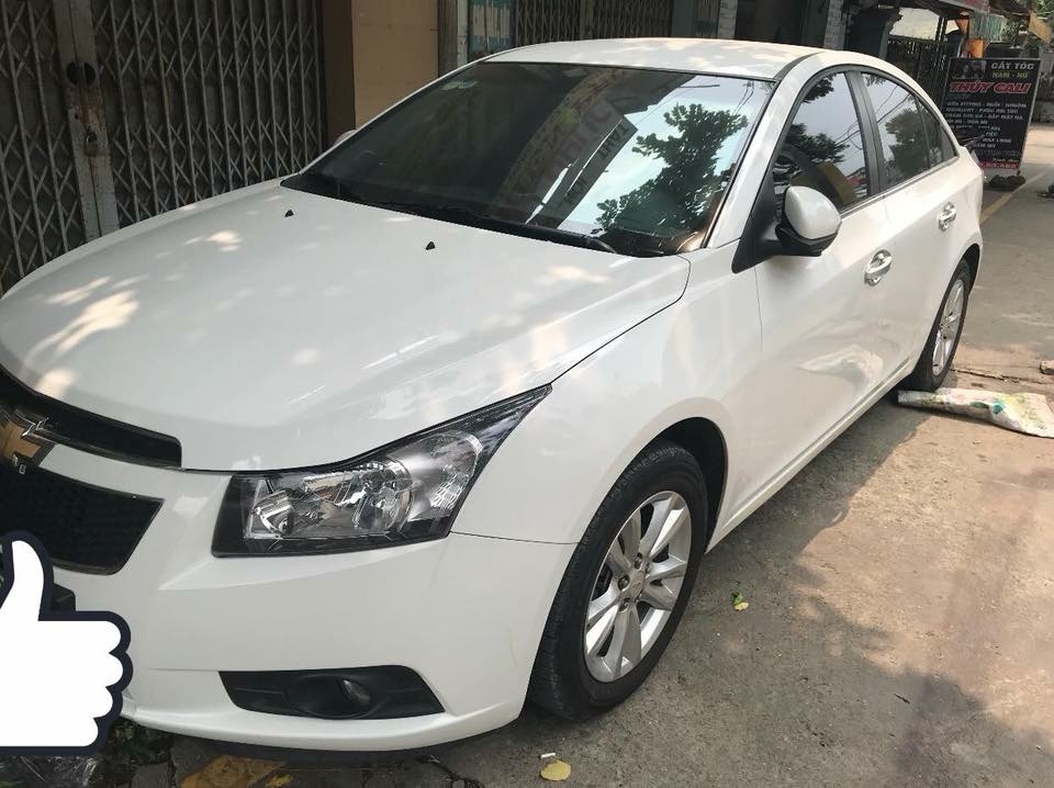 Cần bán Chevrolet Cruze 2016 số sàn màu trắng