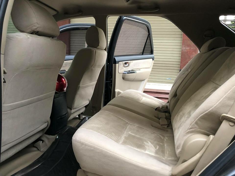 Cần bán xe Toyota Fortuner 2015 máy dầu số sàn, màu xám chì,