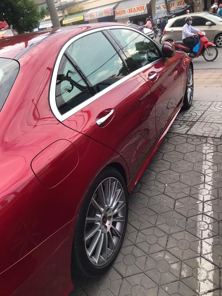 Mình bán Mercedes C300 AMG 2017 Full option màu đỏ lộc