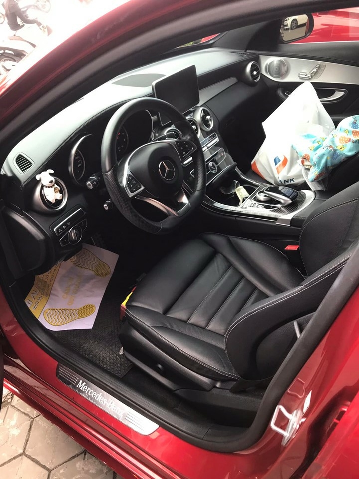 Mình bán Mercedes C300 AMG 2017 Full option màu đỏ lộc