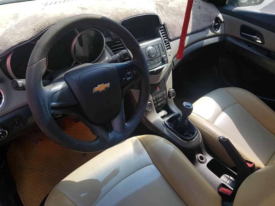 Cần bán Chevrolet Cruze 2016 số sàn màu trắng