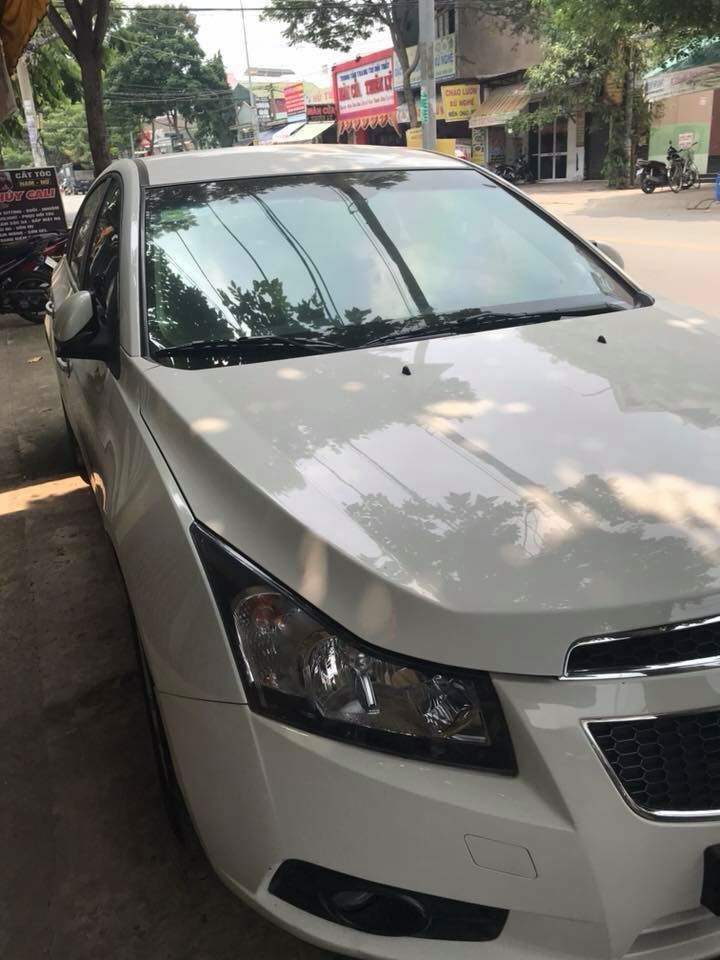 Cần bán Chevrolet Cruze 2016 số sàn màu trắng