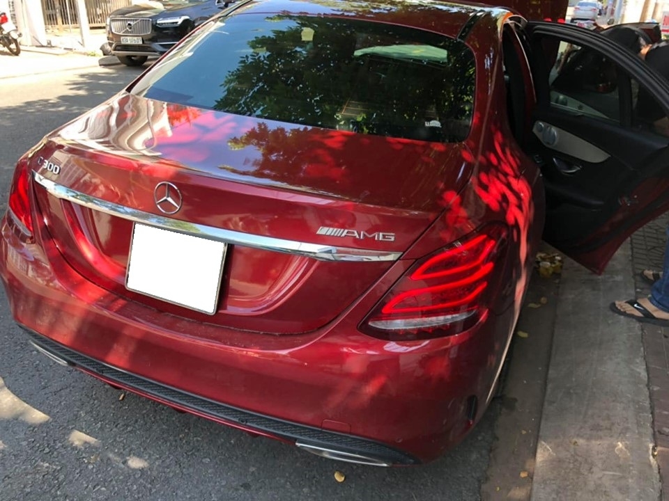 Mình bán Mercedes C300 AMG 2017 Full option màu đỏ lộc