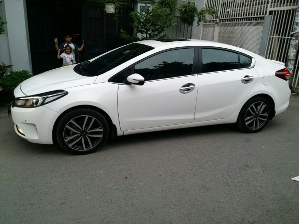 Mình cần bán Kia Cerato 2017 tự động màu trắng xe tuyệt đẹp