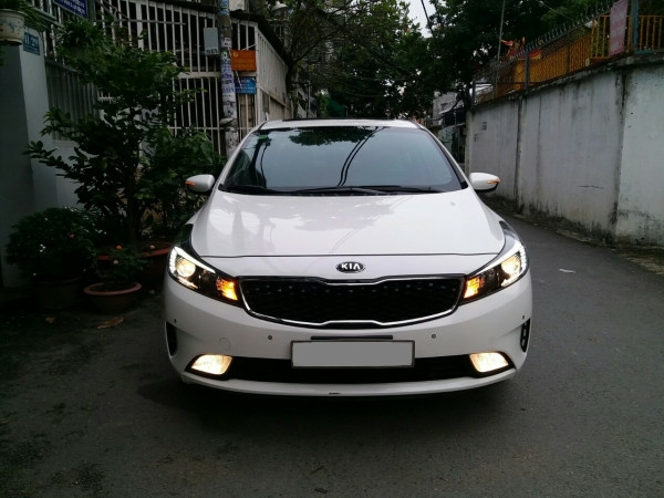 Mình cần bán Kia Cerato 2017 tự động màu trắng xe tuyệt đẹp