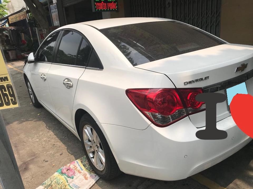 Cần bán Chevrolet Cruze 2016 số sàn màu trắng