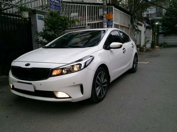 Mình cần bán Kia Cerato 2017 tự động màu trắng xe tuyệt đẹp