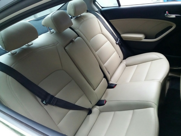 Mình cần bán Kia Cerato 2017 tự động màu trắng xe tuyệt đẹp